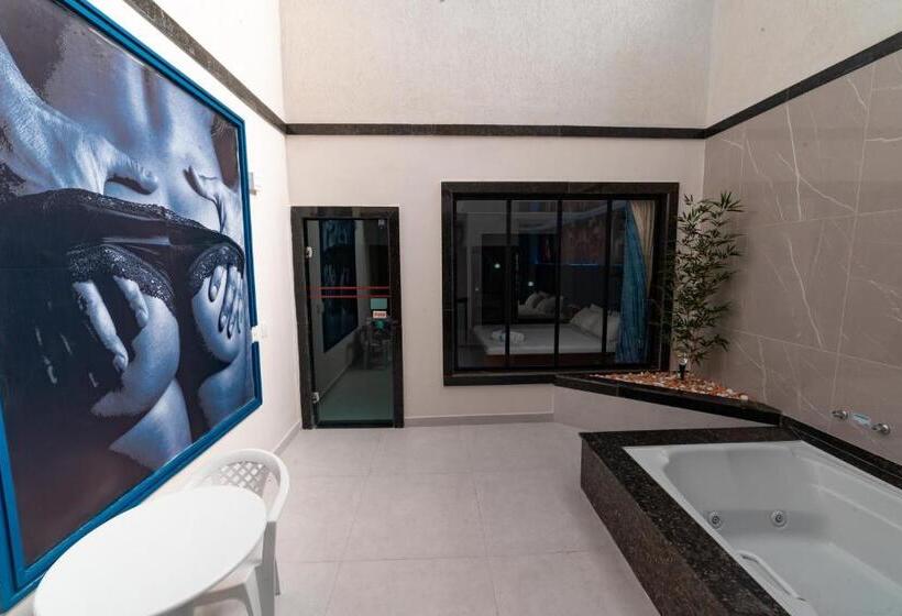 Status Motel Check In Livre