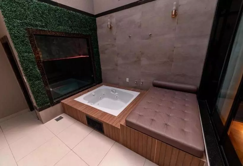 Status Motel   Check In Livre