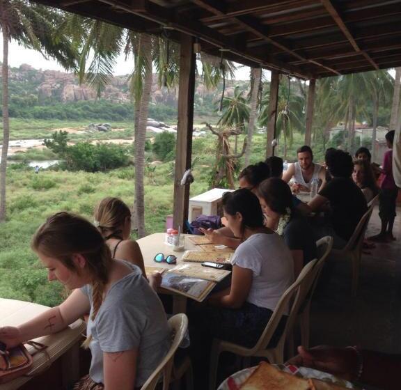 بنسيون Archana Guest House River View