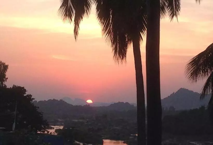 ペンション Archana Guest House River View