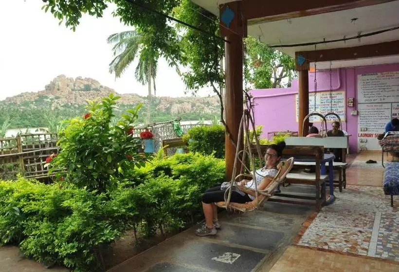 ペンション Archana Guest House River View