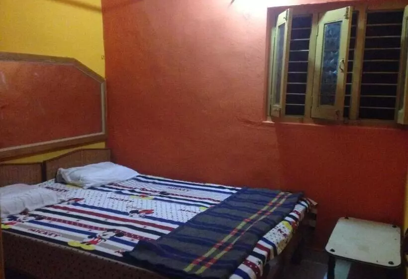 ペンション Archana Guest House River View