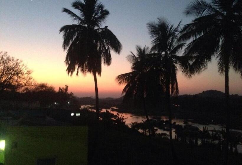 بنسيون Archana Guest House River View