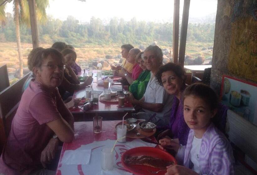 بنسيون Archana Guest House River View