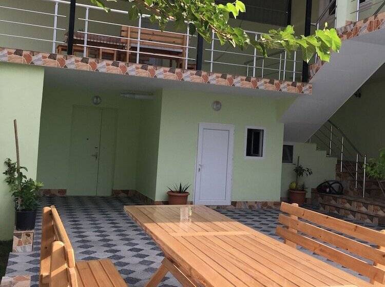 پانسیون Hasanovs Villa