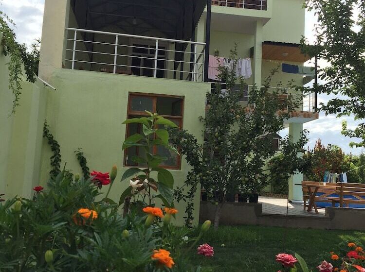 پانسیون Hasanovs Villa