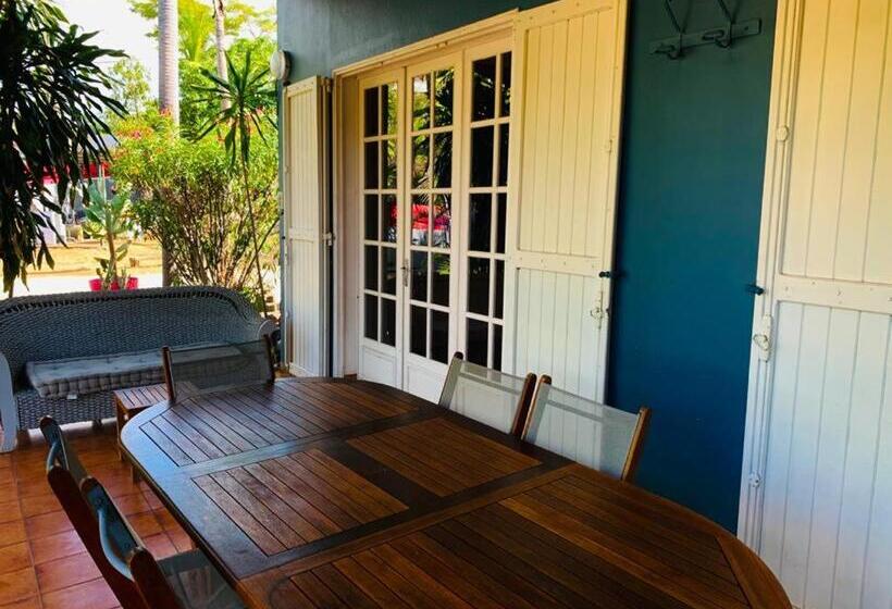 Marina , 2mn à Pieds Plage Boucan Canot