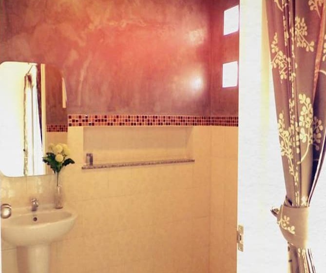 호스텔 Thorfun Guesthouse In The Garden