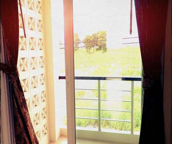 호스텔 Thorfun Guesthouse In The Garden