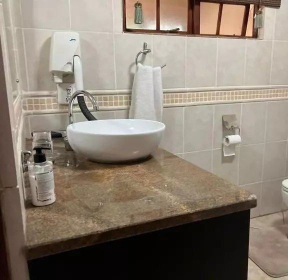 پانسیون Fernivy Guest House