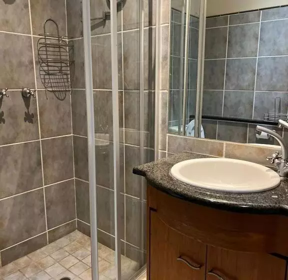 پانسیون Fernivy Guest House