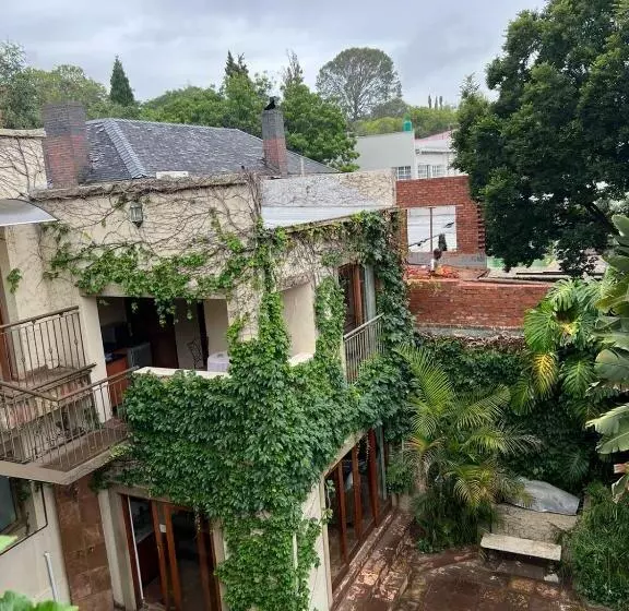 پانسیون Fernivy Guest House