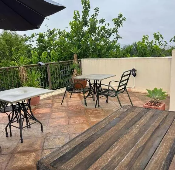 پانسیون Fernivy Guest House
