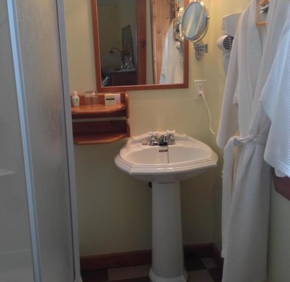 הוסטל Auberge La Fjordelaise & La Rosalie