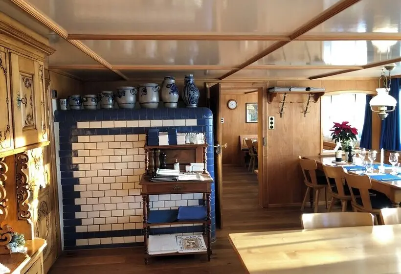 ユースホステル Hirschen Wald   Gasthaus & Bäckerei