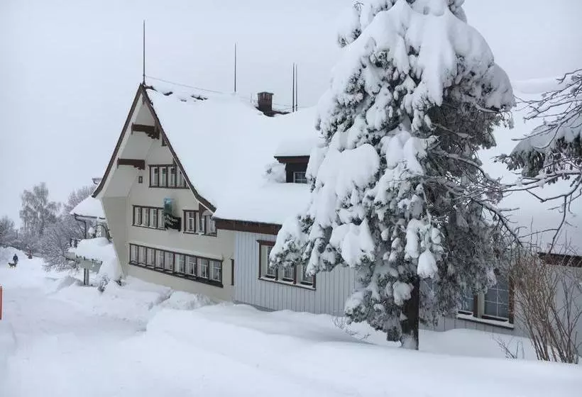 Retkeilymaja Hirschen Wald   Gasthaus & Bäckerei