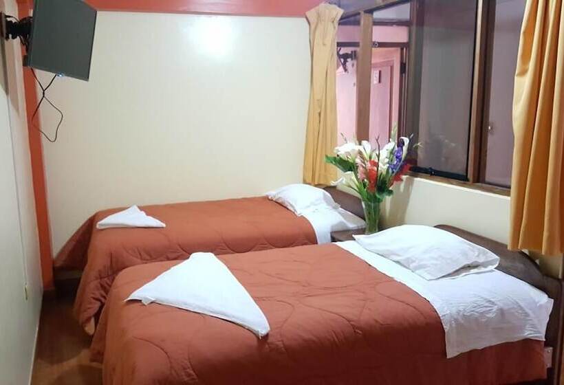 הוסטל Hostal Urpi