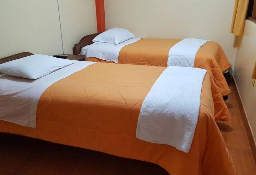 הוסטל Hostal Urpi