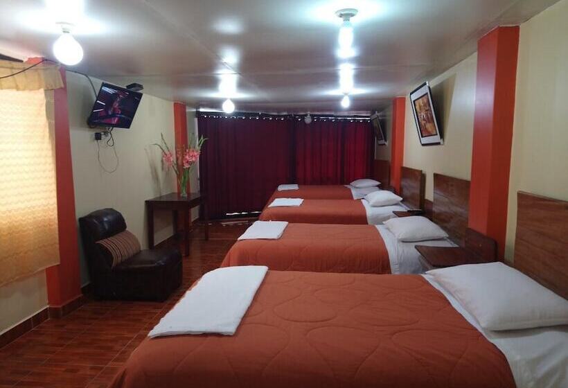 הוסטל Hostal Urpi