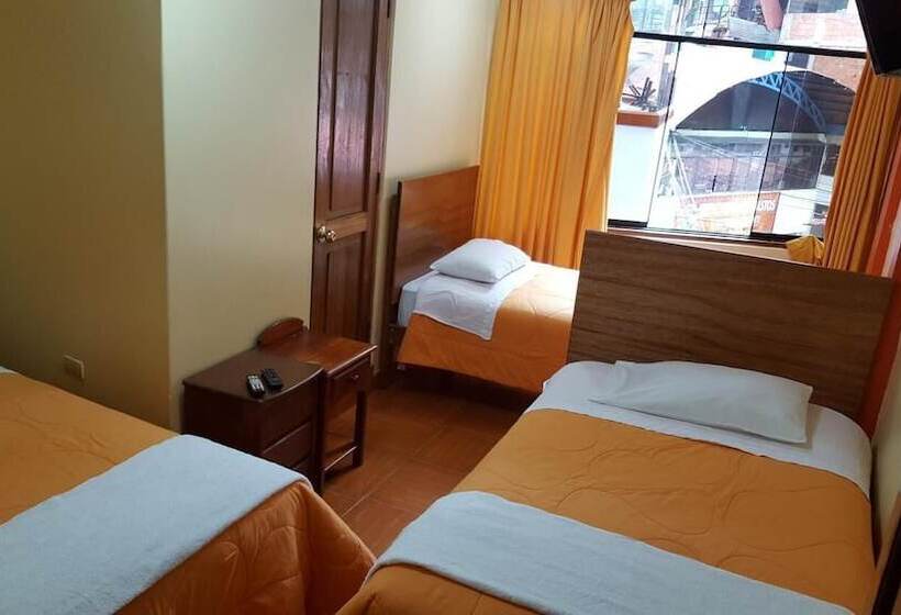 הוסטל Hostal Urpi