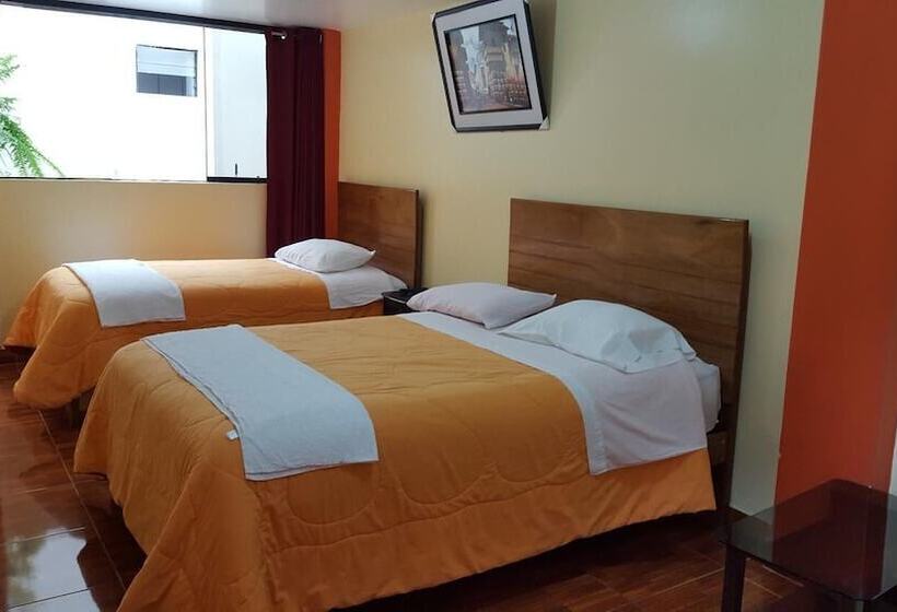 הוסטל Hostal Urpi