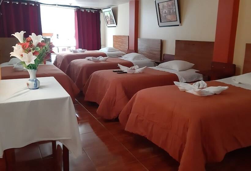 הוסטל Hostal Urpi