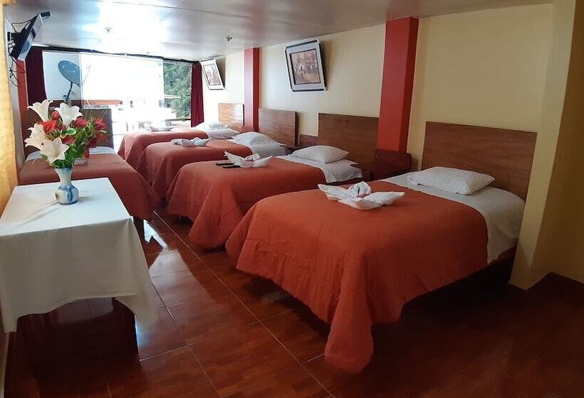 הוסטל Hostal Urpi