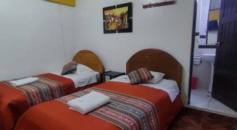 הוסטל Hostal Urpi