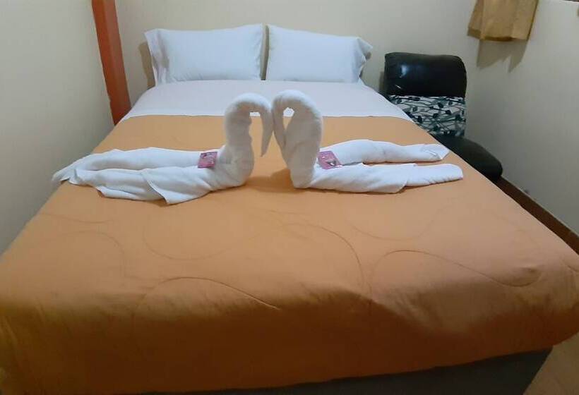 הוסטל Hostal Urpi