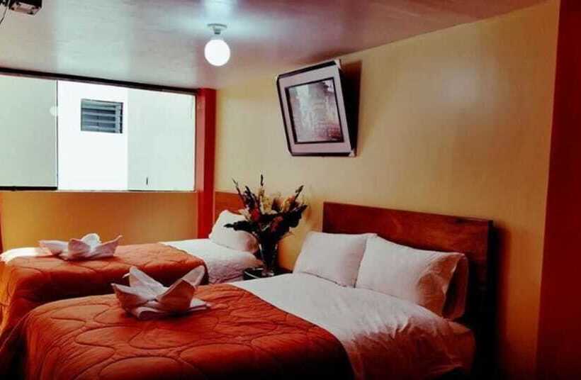 הוסטל Hostal Urpi