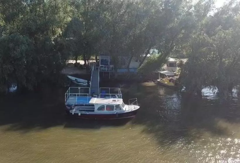 پانسیون Delta Pontoon