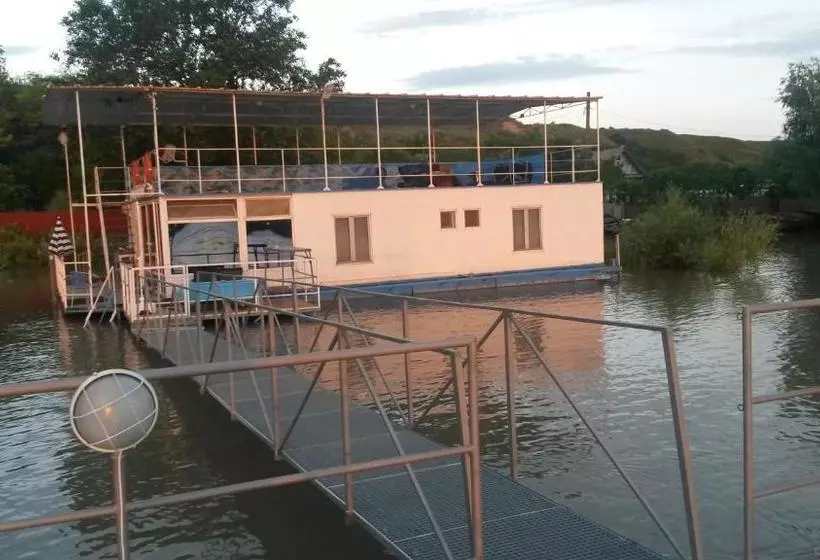 پانسیون Delta Pontoon