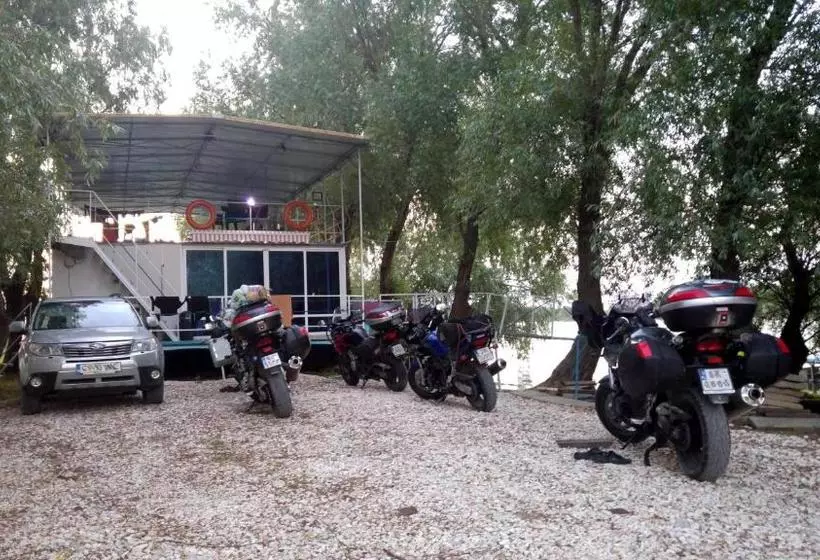 پانسیون Delta Pontoon