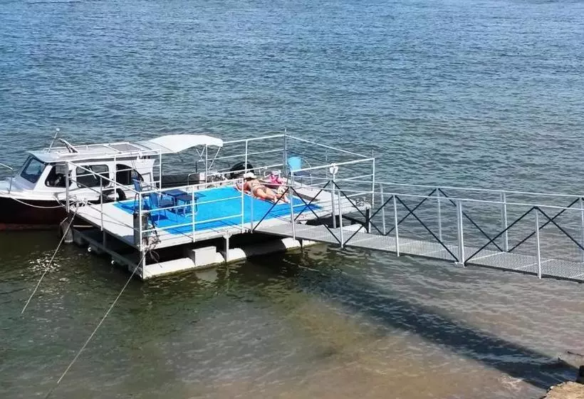 پانسیون Delta Pontoon