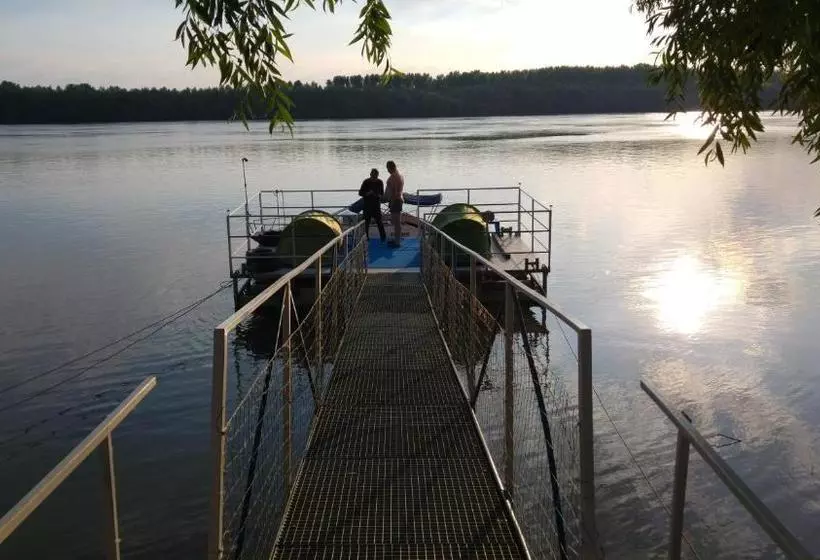 پانسیون Delta Pontoon
