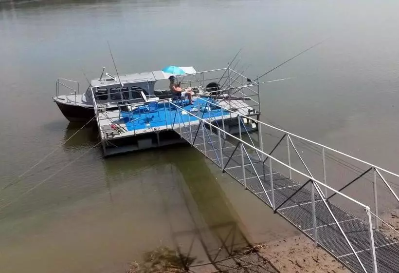 پانسیون Delta Pontoon