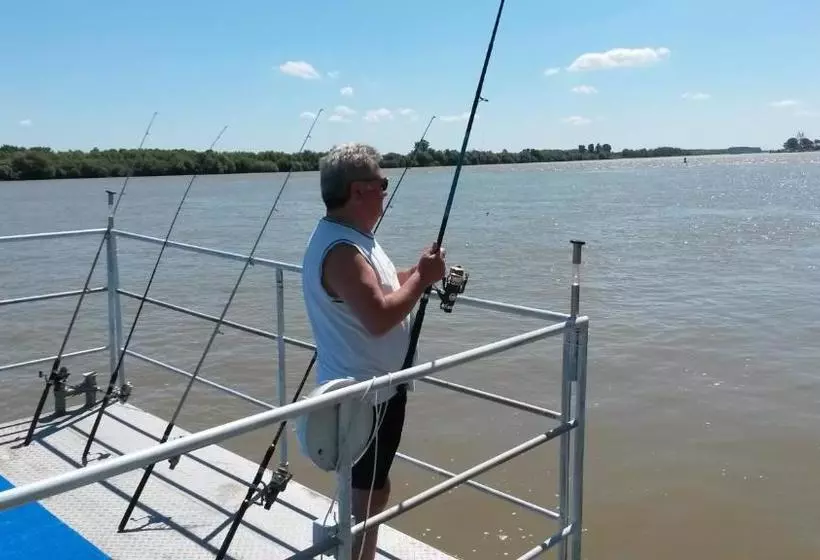 پانسیون Delta Pontoon