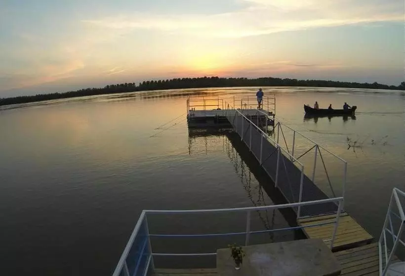 پانسیون Delta Pontoon