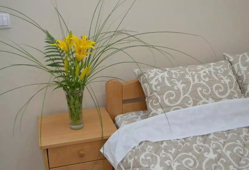 پانسیون Guest House Konak Iris