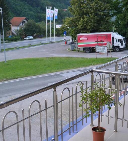 پانسیون Guest House Konak Iris