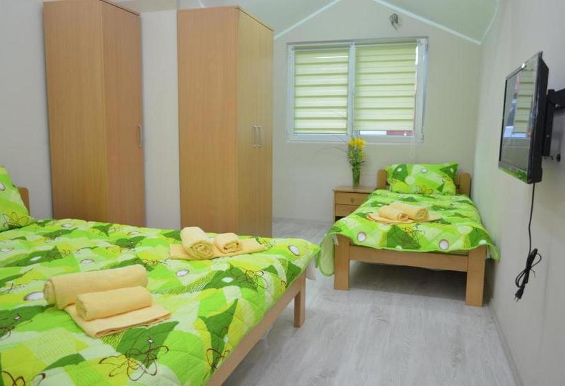 پانسیون Guest House Konak Iris