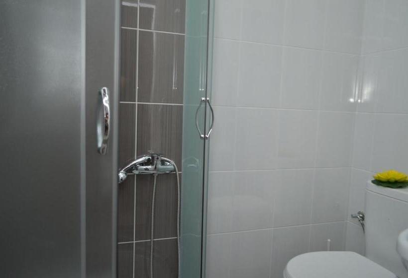 پانسیون Guest House Konak Iris