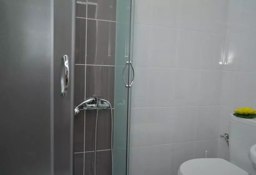 پانسیون Guest House Konak Iris