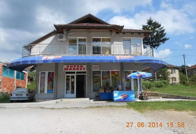 پانسیون Guest House Konak Iris
