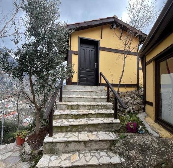 بنسيون Rooms Emiliano Castle Of Kruja