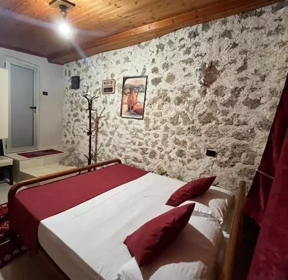 ペンション Rooms Emiliano Castle Of Kruja