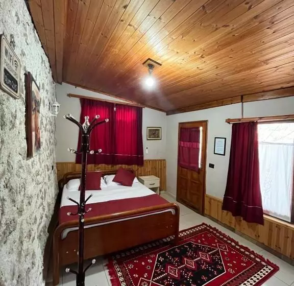 ペンション Rooms Emiliano Castle Of Kruja