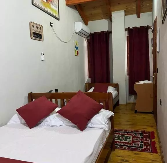 ペンション Rooms Emiliano Castle Of Kruja