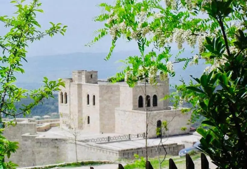ペンション Rooms Emiliano Castle Of Kruja