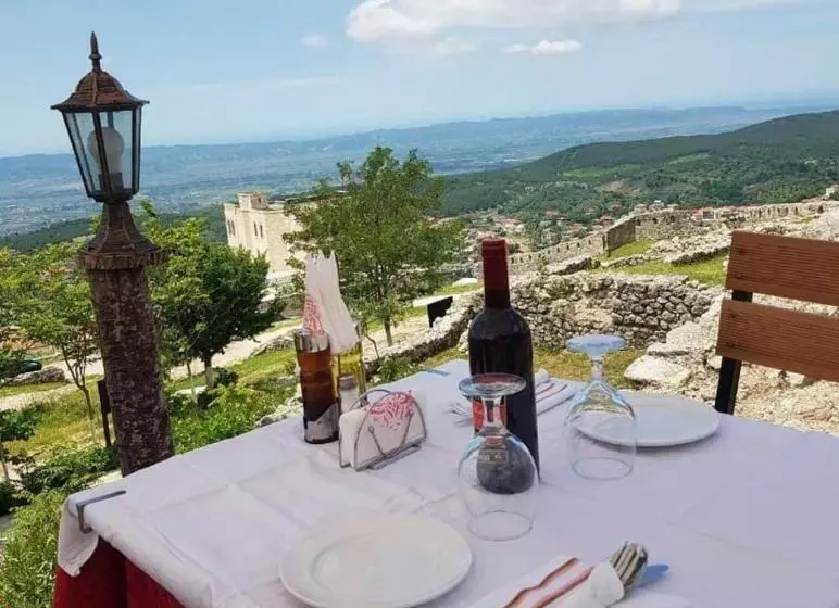 ペンション Rooms Emiliano Castle Of Kruja